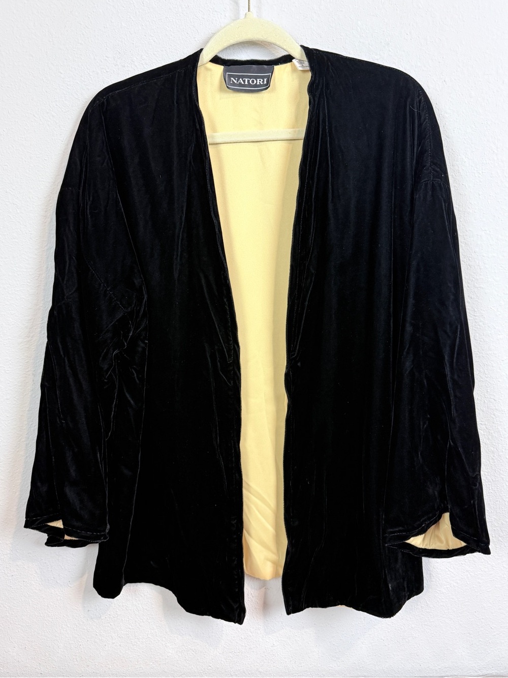 Natori Black Velvet 90s Open Loungewear Blazer Butter Yellow Satin Lining S